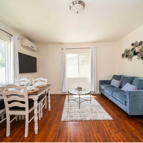Fantastic 3-bed single house with kitchenette & AC