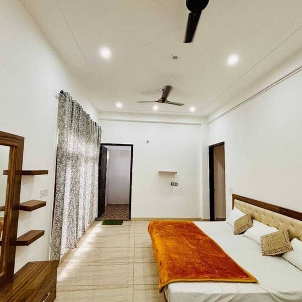 Fantastic 5-bedroom farmhouse in Gurugram for a relaxing stay