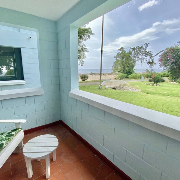 Fantastic Beachfront 2 B&B Condo. Perfect Work From Home! WiFi &Cable