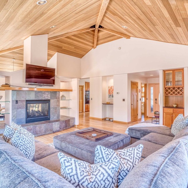 Fantastic Custom Ocean-View Home Near Neskowin has Deck, Spa Tub, Hot Tub!