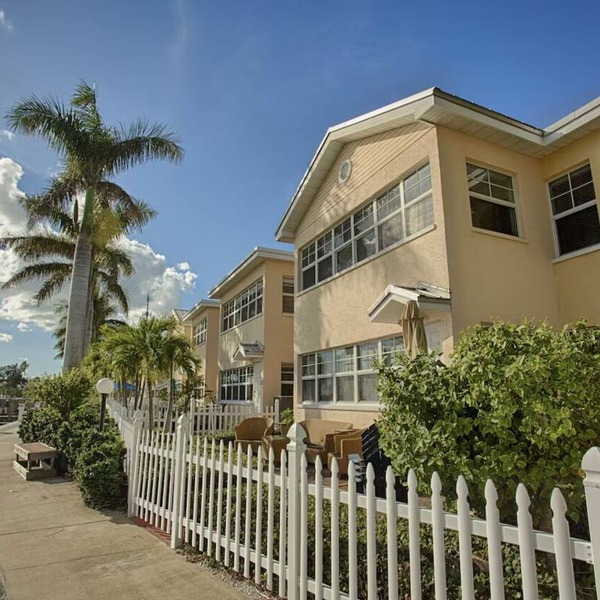 Fantastic Experience by the Beach! 3 Spacious Units with Kitchen & Free Parking