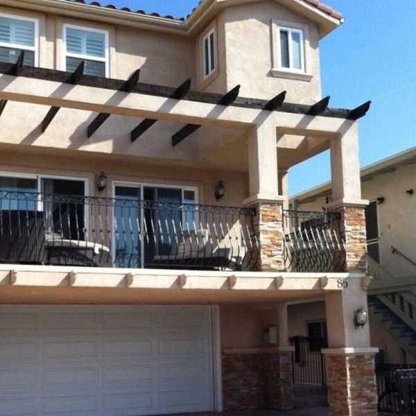 Fantastic Location! 450ft from sand, and 2 blocks to HB Pier.