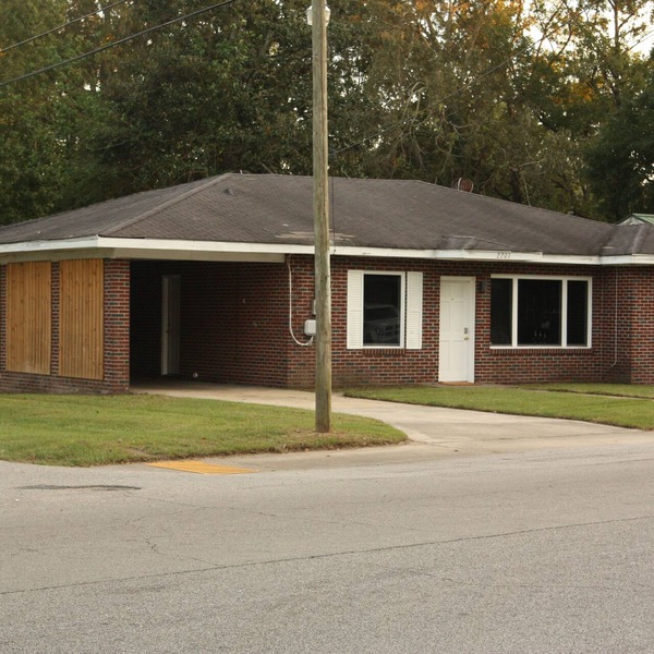 FANTASTIC PRICE ! FOR CHARLESTON! 2 BR HOUSE NO HIDDEN FEES