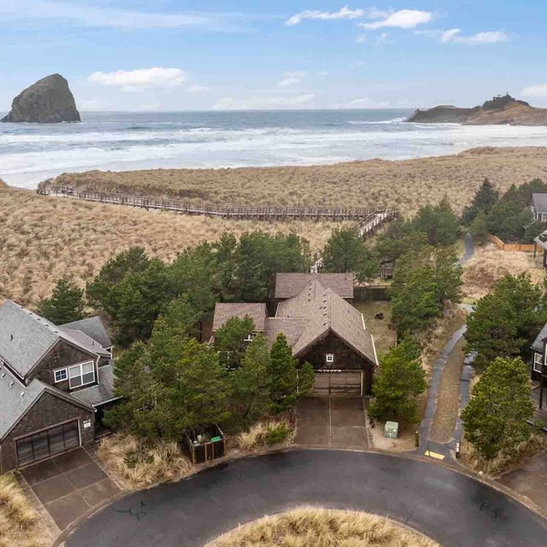 Fantastic Single Level Shorepines Village Home, Steps From Beach and Ocean, 1/4 Mile to Kiwanda