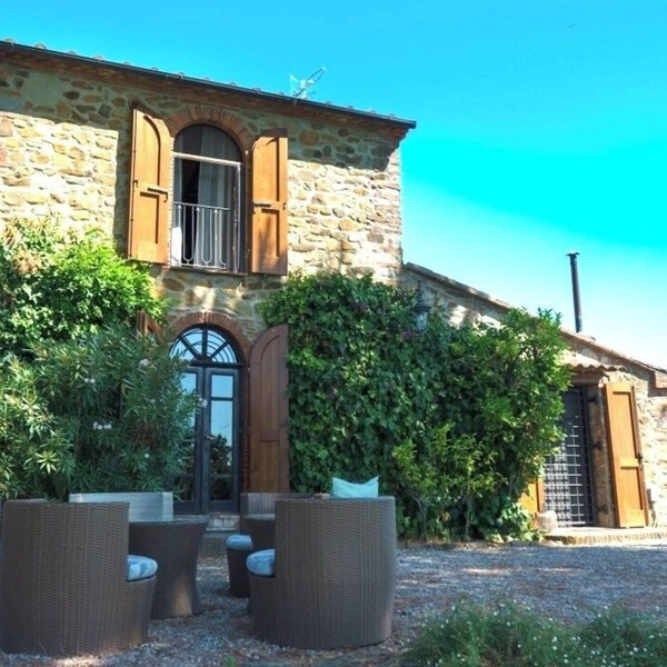 Fantastic Tuscan villa in a secluded location with pool and outdoor kitchen, close to the sea
