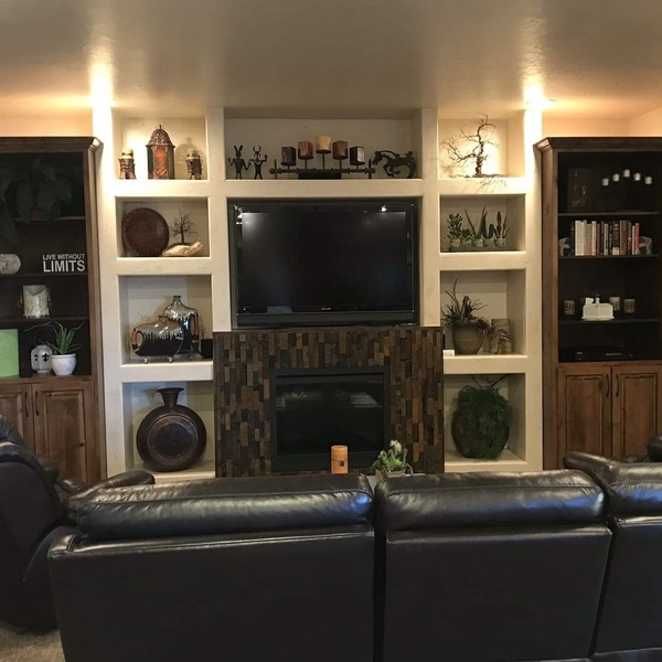 FANTASTIC UNOBSTRUCTED VIEW OF PINE MTN & QUIET GET-AWAY FOR MATURE COUPLES.
