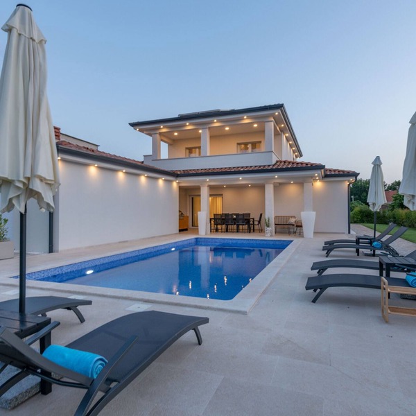 Fantastische Pool-villa 9 km von Poreč Entfernt