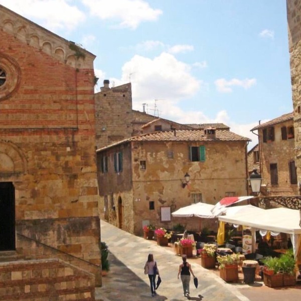 Fashination, privacy and refined atmosphere, in romantic apartment of medioeval village.