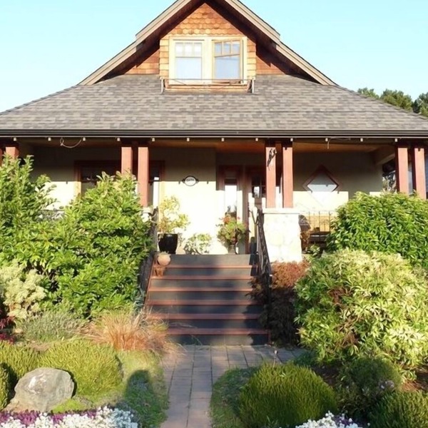 Feel at home, a few blocks from downtown Sidney and beach