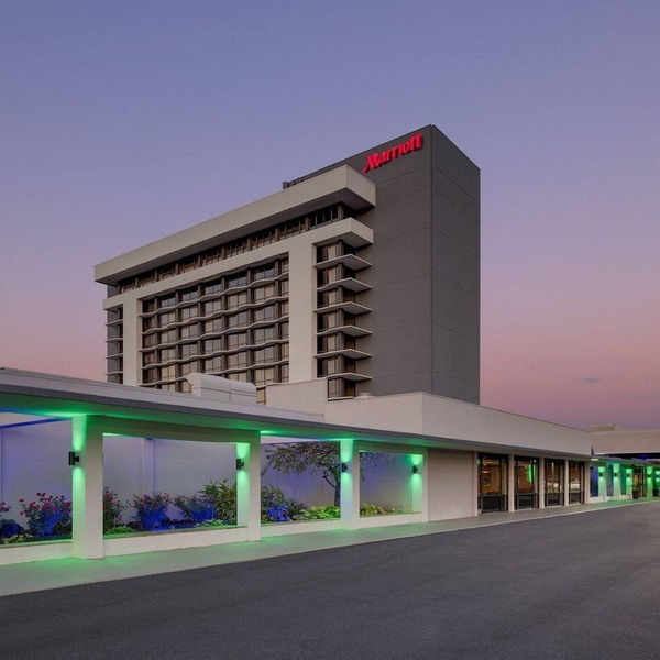 Major international sporting event Special - Sleek hotel room with king bed near Metlife Stadium