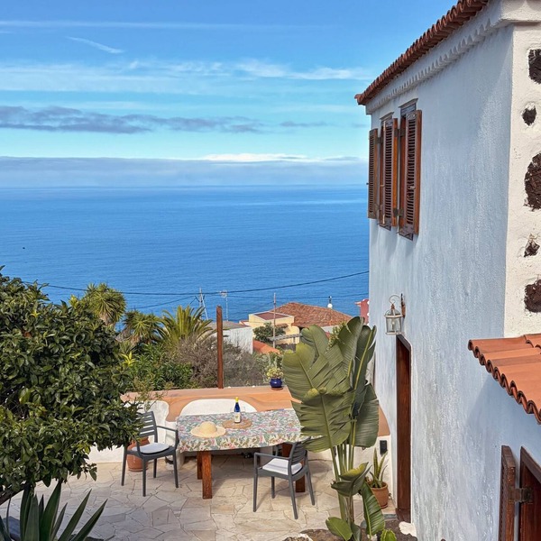 Finca with jacuzzi and sea view