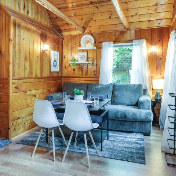 Fire Pit, Deck & Grill: Cozy Twain Harte Cabin!