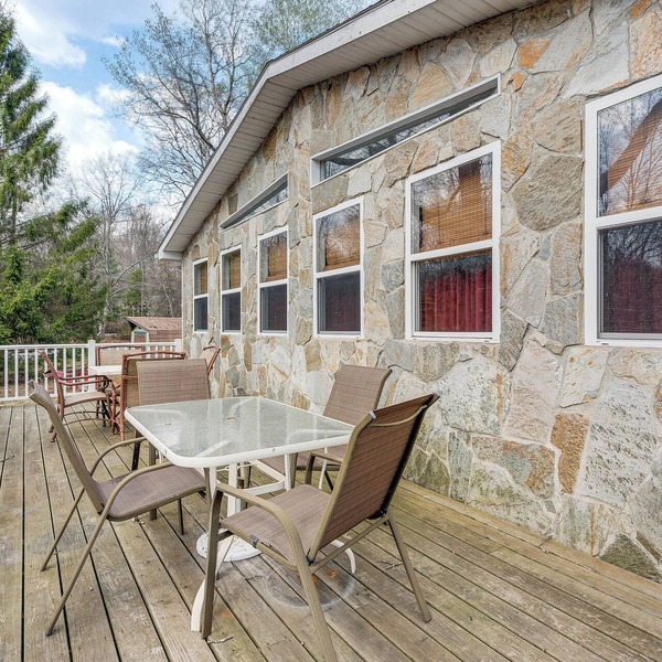 Fire Pit, Gas Grill: Pet-Friendly Blakeslee Home!
