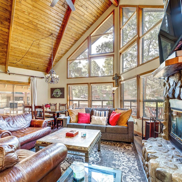 Fire Pit & Wraparound Porch: Munds Park Cabin!