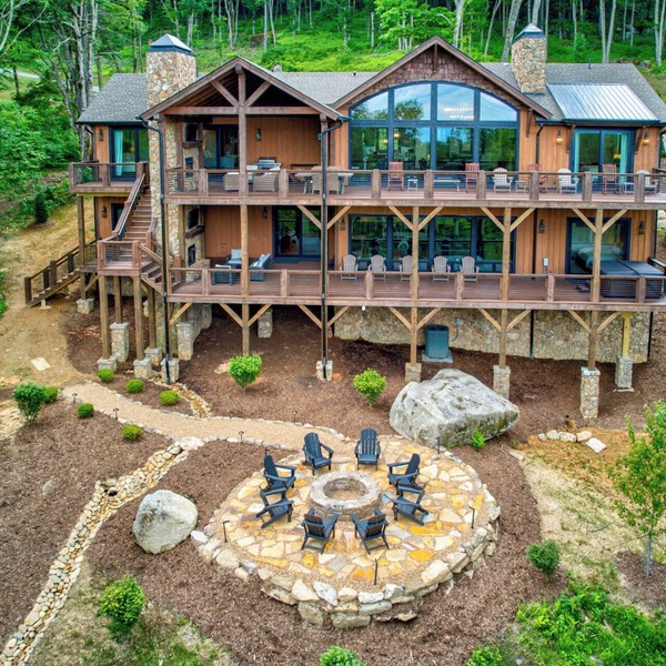 Firefly Springs at Eagles Nest - 2024 Luxury with 6 king suites, hot tub, views, pets