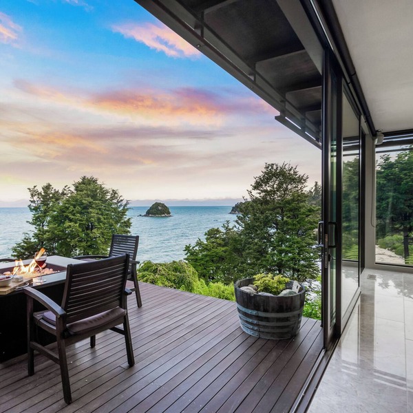 Fireplace Suite - Ocean Views & Beach