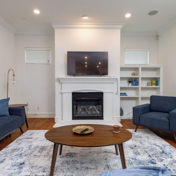 Fireplace, Workspace + Sleeps 8 - Downtown Dallas