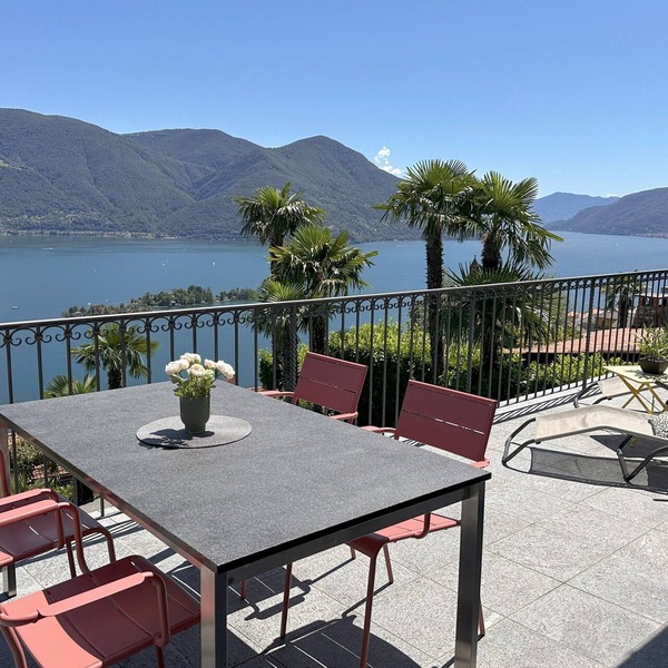 First class apartment with large terrace, panoramic view and swimming pool