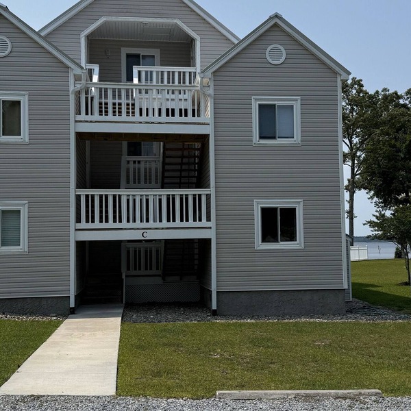 First floor 2-bedroom condo in Minnesott Beach, NC. Pool and Neuse River