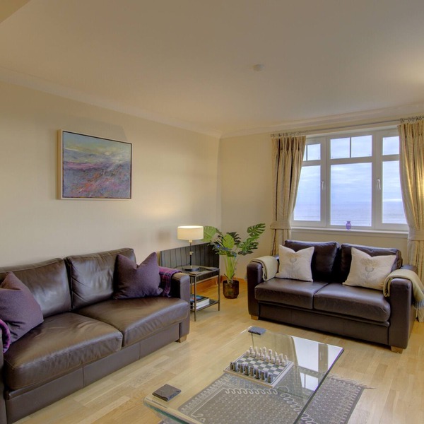 First floor 2-bedroom apartment with views over the famous James Braid Brora Golf Course.