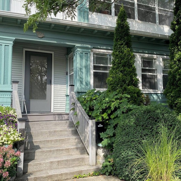 FIRST FLOOR FLAT FOR BUSINESS OR PLEASURE