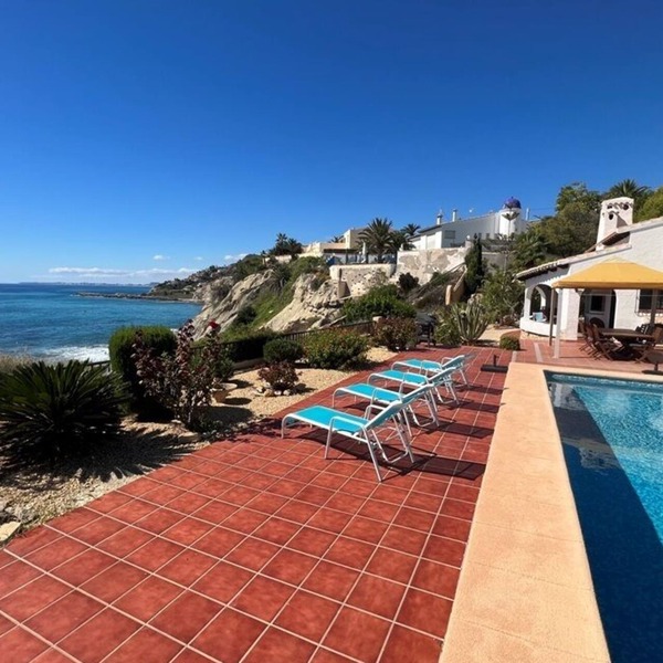 First Line Villa Seafront With Private Pool and Direct Access to the Sea!