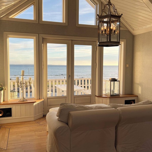 First-Row Beachfront Villa with Stunning Views - Sleeps 15 people