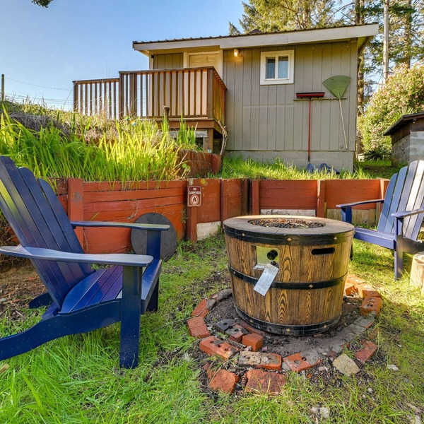 Fish On-Site & Explore Coos Bay! Creekfront Cabin