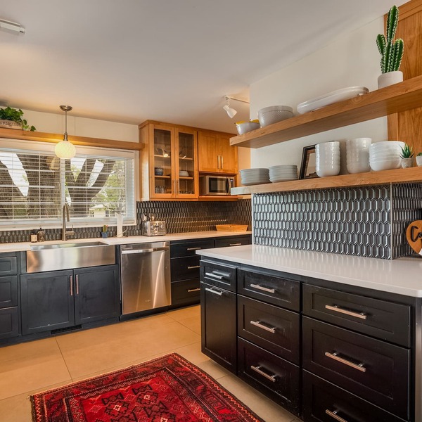 Five Bedroom Charmer Close to Uptown