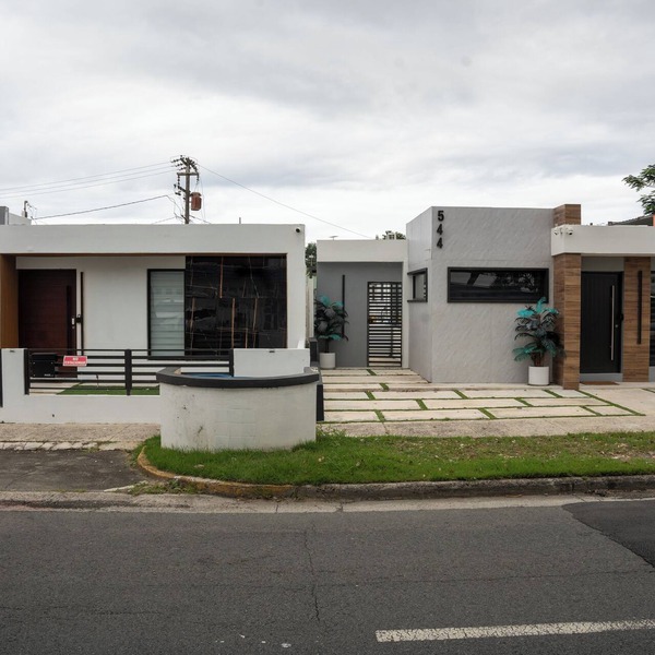 Five-Minute Elegance: Spacious Side-by-Side Homes
