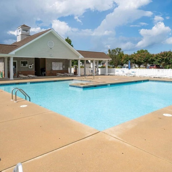 Five Points! Stunning 2BR Condo Pools Tennis Restaurants Shops