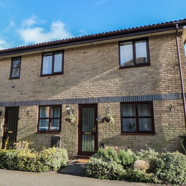FLAT 2, CLIFTON GARDENS, pet friendly, with a garden in Southampton