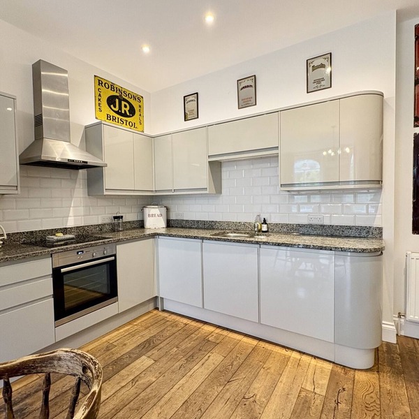 Flat 2, Waterloo Apartments