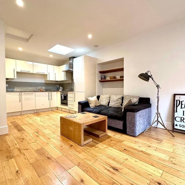 Flat 3, Waterloo Apartments
