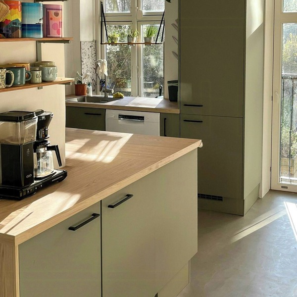 Flat with courtyard in former shop
