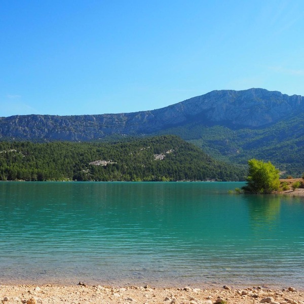 Flat with lake view