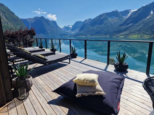 Flo Bellevue - Private Villa with Spectacular Lake and Glacier View