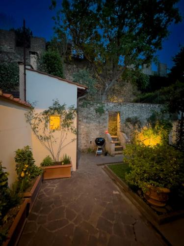 Florence Walled Garden - The Tom's Private Oasis