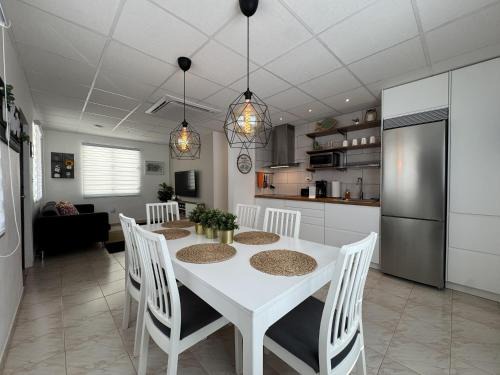 Fontana Sunset - Spacious 3BR Family Home
