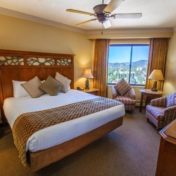 Forest-Facing Villa: 4 Rooms, Hot Tubs, Pools, Sports Courts & Arcade Fun