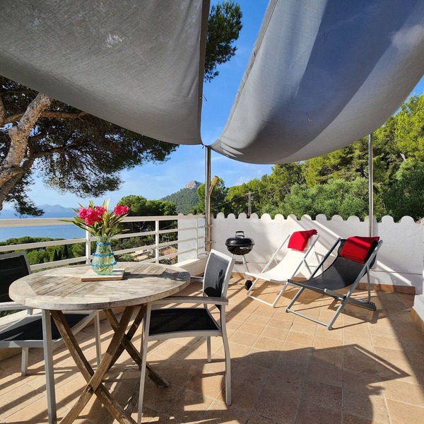FORMENTOR studio, panoramic view, direct sea access, swimming pool, air conditioning, wifi, parking