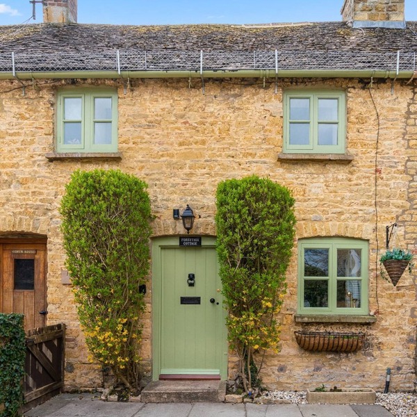 Forsythia Cottage - sleeps 3 guests in 2 bedrooms
