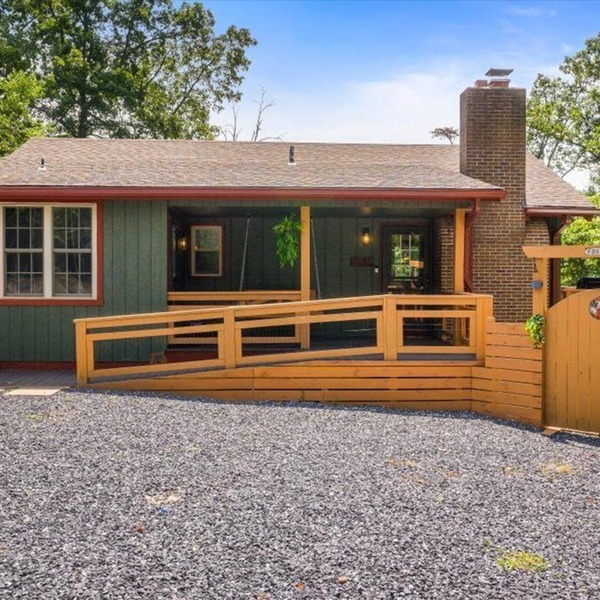 Fox & Hound Getaway: Sauna, Hot Tub, Dogs, Game Night!