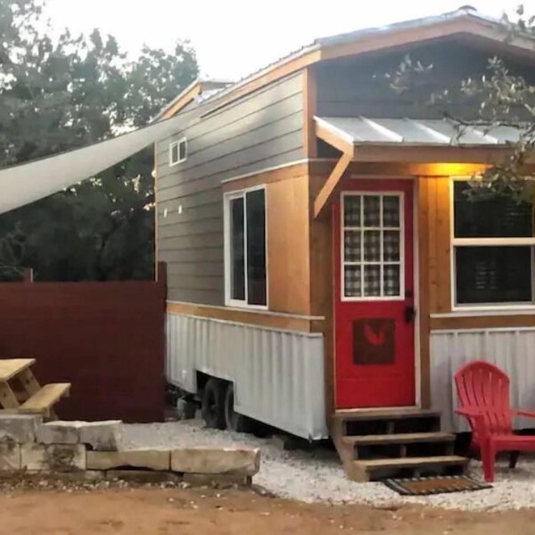 "Fox" tiny home in 2 acre gated boutique resort with pool!