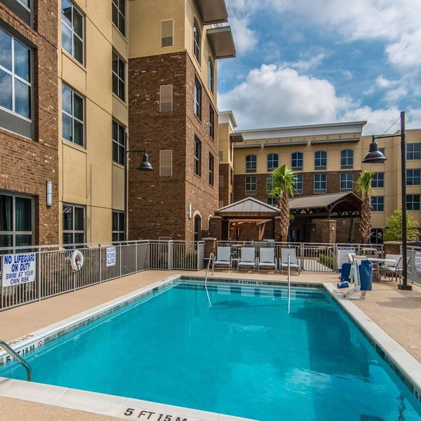 Free Breakfast Buffet + Outdoor Pool + Free Wi-Fi | Great Location + Bridge and Harbor View!