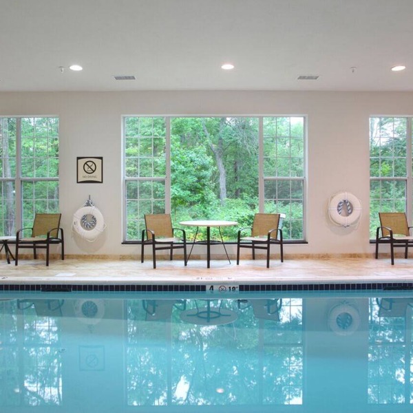 Free Breakfast. Indoor Pool. Quick Drive to Rutgers University!