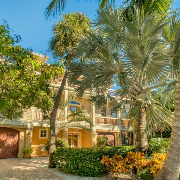 FREE Golf cart and bicycles, 5 star reviews, beautiful home perfect location.