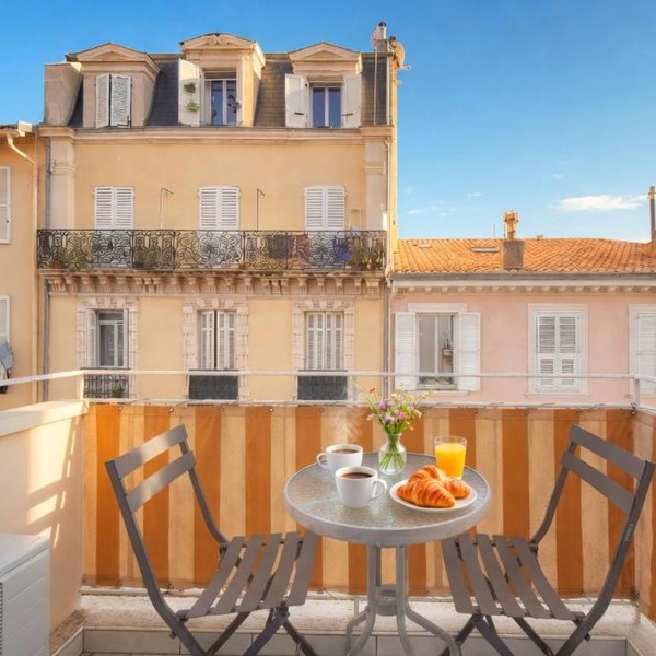 FRGK "Elegant studio CLEMENCEAU terrace WIFI HIGH-SPEED "