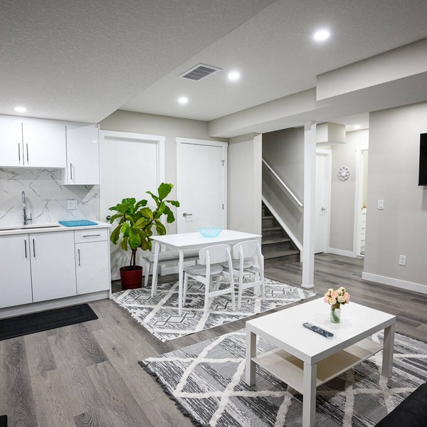 Friendly Legal Secondary Suite Basement (2Bedroom 1Bathroom Kitchen & Laundry)