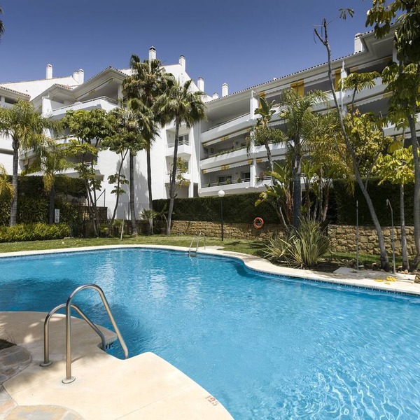 Front line golf apartment in Marbella